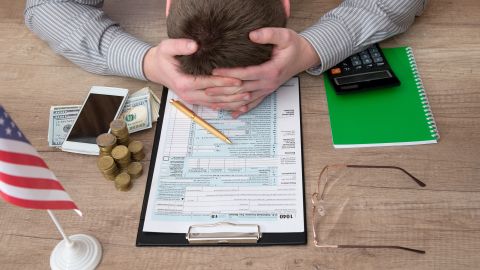 Contribuyente que paga más o menos impuestos