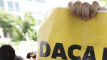 Beneficiarios de la Acción Diferida para los Llegados en la Infancia (DACA)
