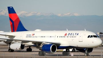 El fuego se originó en el motor del vuelo 1213 de Delta, que tenía previsto partir de Orlando con destino a Atlanta el lunes por la mañana.