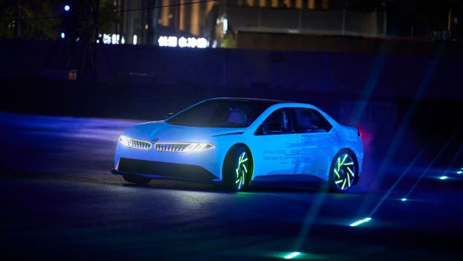 El BMW Vision Driving Experience, que brilla en la oscuridad