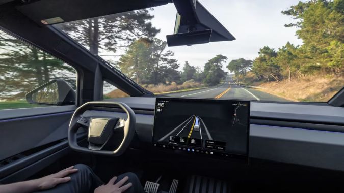 El interior de la Tesla Cybertruck Long Range