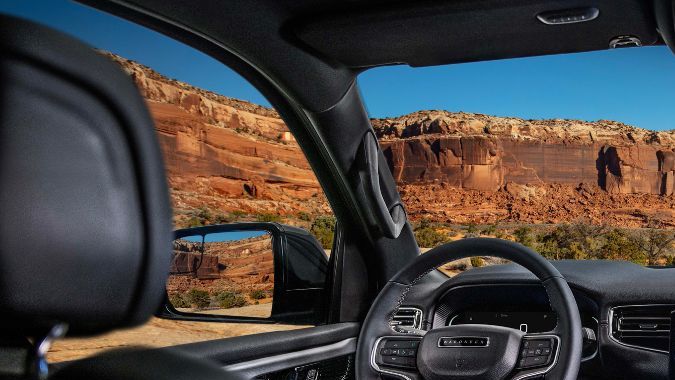 El interior del Jeep lanza el Wagoneer Overland Edición Especial 2025