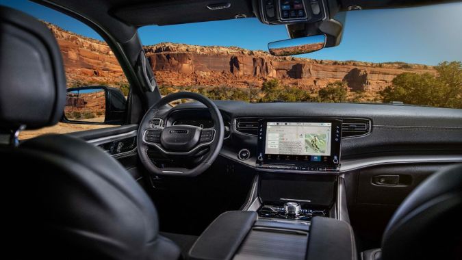 El interior del Jeep lanza el Wagoneer Overland Edición Especial 2025