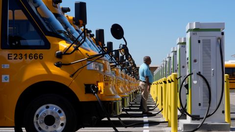 Nevada se enfoca en utilizar buses escolares eléctricos.