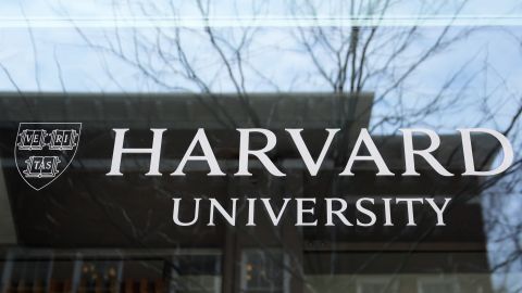 La Universidad de Harvard cambia el nombre de su oficina de DEI.