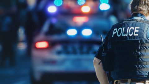 La policía de la ciudad ha iniciado una investigación exhaustiva para dar con el paradero del o los responsables de este crimen.