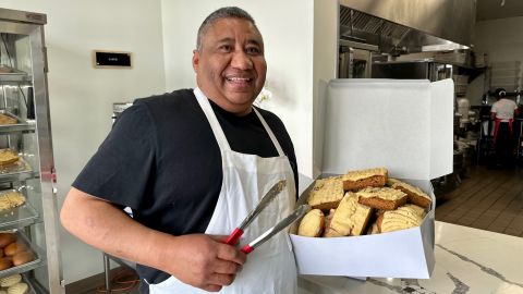 Al activista y diputado migrante Aniceto "Cheto" Polanco se le hace el sueño de tener su propia panadería artesanal.