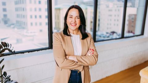 Powell es cofundadora y directora de Mujeres que Dirigen Nebraska.
