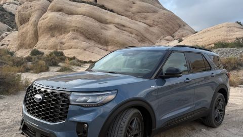 La Ford Explorer St-LIne 2025 viene en este Vapor Blue y en Agate Black, Star White, Iconic Silver, Carbonized Gray y Rapid Red.