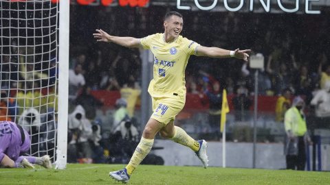 Federico Viñas celebra un gol durante su etapa en América.