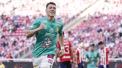 Federico Viñas celebra un gol con el León en el 2024.