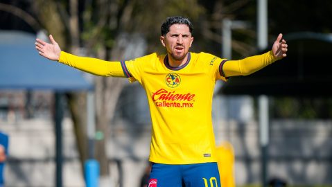 Ciudad de México, 28 de enero de 2025. Diego Valdés,en reclamo durante el partido correspondiente a la jornada 4 del torneo Clausura 2025 de la Liga BBVA MX categoría Sub23, entre las Águilas del América y el Atlético San Luis, realizado en Coapa. Foto: Imago7 / Diego Padilla