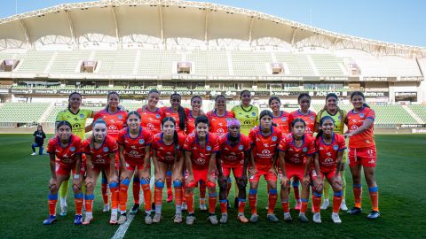 Mazatlán, Sinaloa, 28 de marzo de 2025. Foto de equipo de Mazatlán femenil, durante el partido correspondiente a la jornada 15 del torneo Clausura 2025 de la Liga BBVA MX Femenil, entre las Cañoneras del Mazatlán FC y las Centellas del Necaxa, realizado en el estadio El Encanto. Foto: Imago7/ Diego Padilla