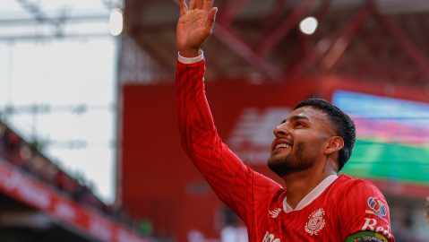 Toluca, Estado de México, 29 de marzo de 2025. Alexis Vega en festejo de gol, durante el partido correspondiente a la jornada 13 del torneo Clausura 2025 de la Liga BBVA MX, entre los Diablos Rojos del Toluca y los Tuzos del Pachuca, realizado en el estadio Nemesio Diez. Foto: Imago7/