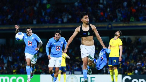 Ciudad de México, 8 de abril de 2025. Ángel Sepúlveda en festejo de gol, durante el partido de vuelta de los Cuartos de Final de la Champions Cup de la CONCACAF 2025, entre la Máquina Celeste del Cruz Azul y las Águilas del América, realizado en el estadio Olímpico Universitario. Foto: Imago7/ Eloísa Sánchez
