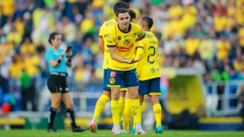 Álvaro Fidalgo en festejo de gol.