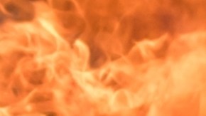 La policía ha iniciado una investigación para determinar la causa exacta del incendio.