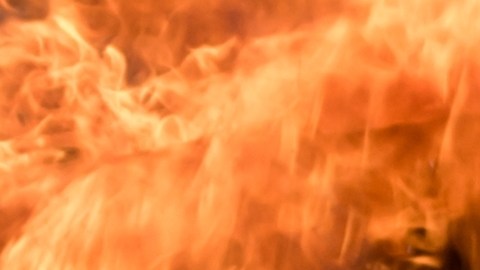 La policía ha iniciado una investigación para determinar la causa exacta del incendio.