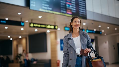 Si cumples con ciertos requisitos es probable que no necesites mostrar tu Real ID al momento de viajar en avión