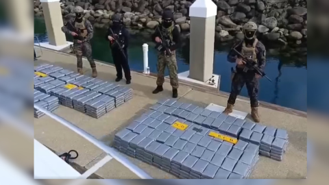 Decomisan cargamento de droga en yate de lujo.