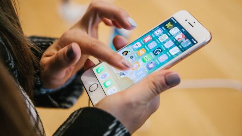 Las víctimas de la estafa creían estar enviando dinero a hombres con quienes habían entablado relaciones sentimentales a través de internet.