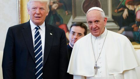 Durante una visita al Vaticano en mayo de 2017, Trump describió su encuentro con el Papa como "fantástico"
