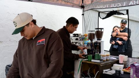 Una vista de la cafetería emergente de la colaboración entre Sergio’s Coffee y El Carrito Cafeinado en Long Beach.