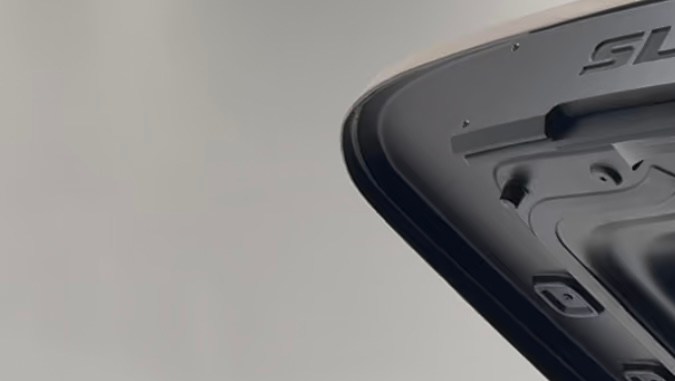 El Slate tiene un espacioso "frunk" de 7 pies cúbicos, suficiente para dos maletas carry-on.