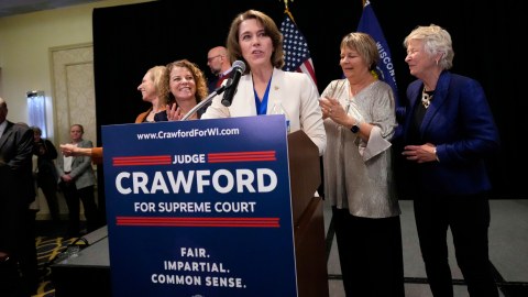 Susan Crawford, respaldada por los demócratas, ganó un escaño en la Corte Suprema de Wisconsin, consolidando la mayoría liberal.
