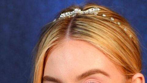 Izquierda: Sydney Sweeney, integrante del elenco de la serie dramática de HBO Euphoria, posa en el estreno de la serie en el ArcLight Hollywood, el martes 4 de junio de 2019, en Los Ángeles. (Foto de Chris Pizzello/Invision/AP). Derecha: Alexa Demie, miembro del elenco, llega a un evento de Euphoria en Los Ángeles, el miércoles 20 de abril de 2022, en el Academy Museum. (Foto de Jordan Strauss/Invision/AP).