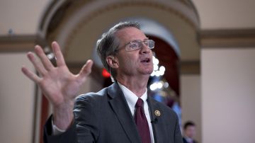 Timothy Floyd Burchett, representante por Tennessee