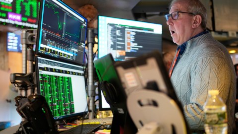 Wall Street se recupera con pausa de aranceles