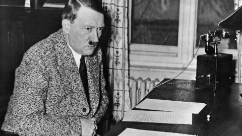 "Hitler estaba destrozado, su rostro era una máscara de miedo y confusión": cómo fueron los últimos días del líder nazi hace 80 años