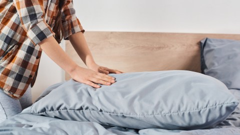 La almohada se puede convertir en tu imán de fortuna.