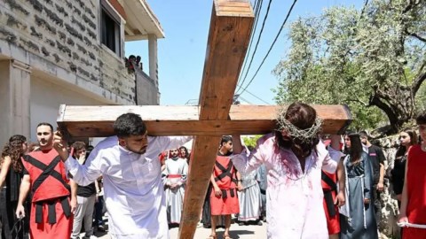 Los cristianos del mundo se identifican con la cruz.