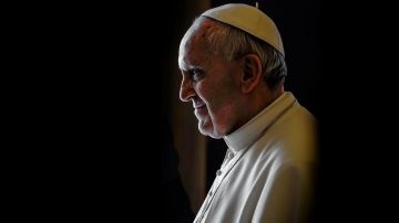 La extraordinaria vida de Francisco, el Papa "ambivalente" que rechazó los lujos del Vaticano