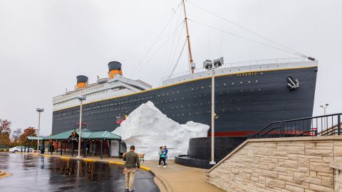 Tras colisionar con un iceberg, el Titanic se hundió en el océano Atlántico, en plena medianoche entre el 14 y 15 de abril de 1912.