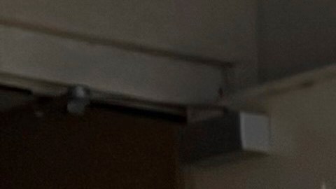 Un cartel indica a los votantes que deben emitir su voto en un centro de votación en Crestview, Florida, el 1 de abril de 2025.