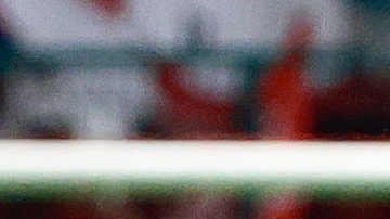 MEX331. TOLUCA (MÉXICO), 19/04/2025.- Gabriel Fernández de Cruz Azul controla un balón este sábado, durante un partido de la jornada 17 del torneo Clausura 2025 de la Liga MX entre Toluca y Cruz Azul en el estadio Nemesio Diez en Toluca (México). EFE/ Felipe Gutiérrez