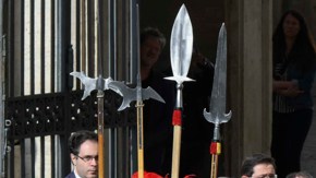 Fieles se despiden del papa Francisco tras el traslado del féretro a la basílica de San Pedro