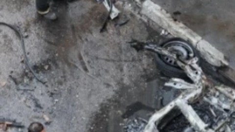 Imagen del carro bomba que causó la muerte del general.