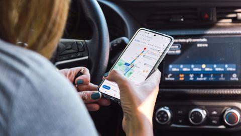 Dependiendo de tus necesidades al conducir, Google Maps y Waze podrían brindarte las herramientas y coordenadas que necesitas.
