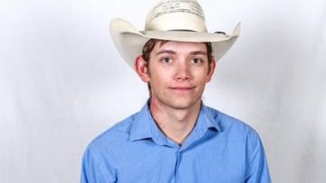 Grant, originario de Laramie, Wyoming, fue un competidor activo en múltiples eventos de rodeo a lo largo de su carrera