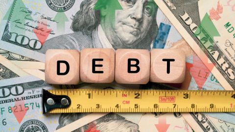 la CBO pronostica un aumento del déficit y la deuda nacional de EE. UU. al 156% del PIB