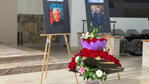 Despiden al sacerdote Richard Estrada en la iglesia de la Placita Olvera.