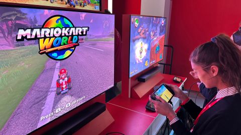 En un evento de vista previa para los medios, celebrado en Nueva York, los espectadores pudieron probar Mario Kart World, uno de los nuevos títulos para Nintendo Switch 2.