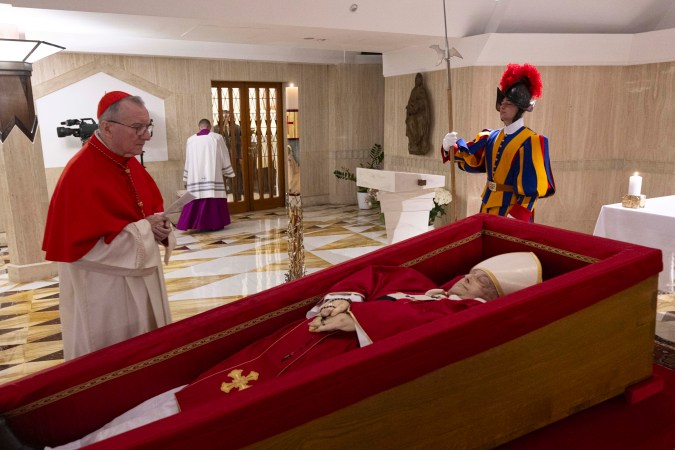 Francisco cerró su vida del mismo modo en que la vivió: con sobriedad, cercanía y un profundo sentido de responsabilidad hacia la Iglesia y su gente.
