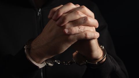 Chala compareció ante un juez y se le impuso una fianza de $1,000 dólares.