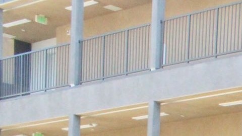 Autoridades cortan el listón de inauguración del edificio Lorena Plaza, en Boyle Heights.