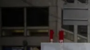 Los organizadores convocaron la protesta bajo el lema "Manos fuera".